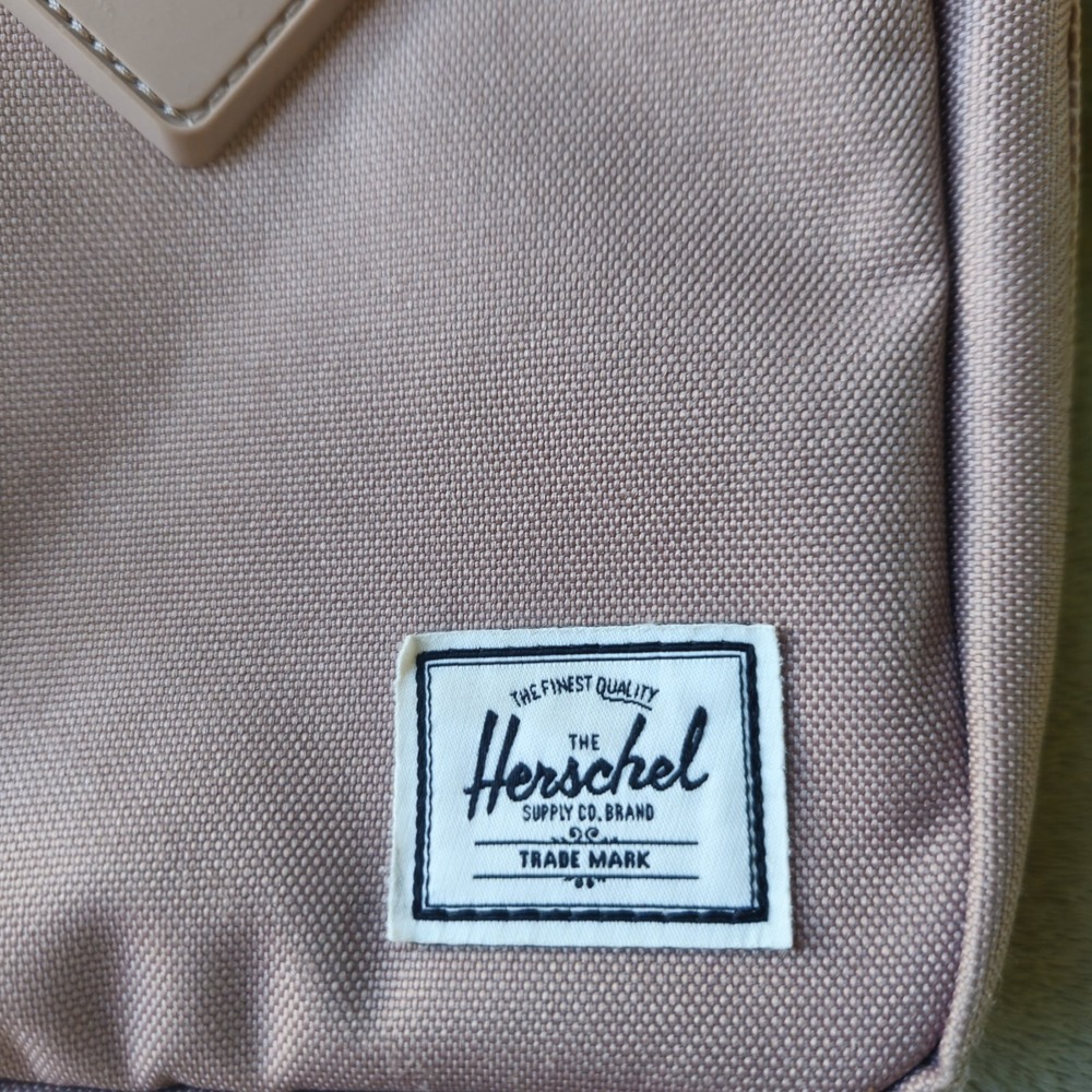 Herschel Crossbody Bag Dusty Pink Zipper Patch Classic Small Shoulder Purse - Picture 3 of 10